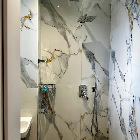 Sky View & Restaurant *