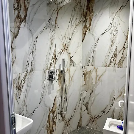 Sky View & Restaurant Hotel *