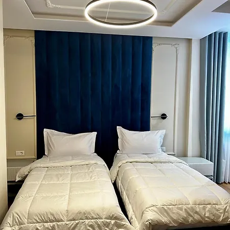 Sky View & Restaurant *