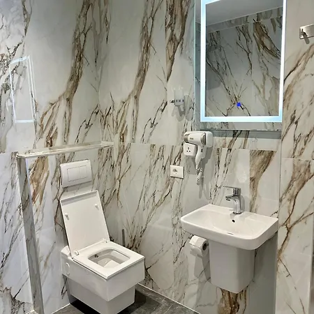 فندق Sky View & Restaurant