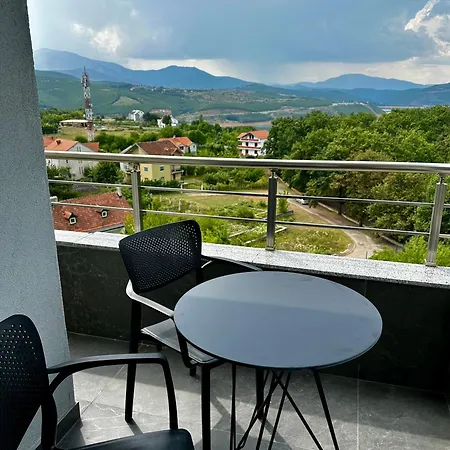 Sky View & Restaurant فندق *